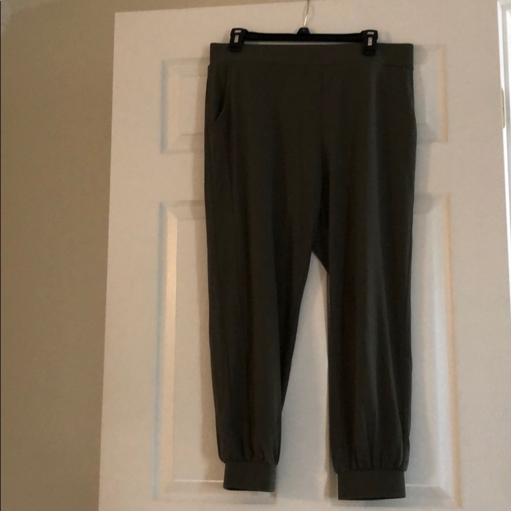 Lisa Rinna Collection jogger pants army green PM